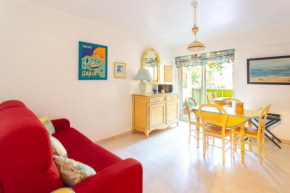 Furnished studio with a terrace & a swimming pool in a charming condominium